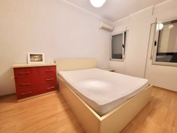Apartament Me Qera:1+1 + Ballkon + P.Parkimi || ( 📍Liqeni Artificial - Afer Kopshtit Zologjik )