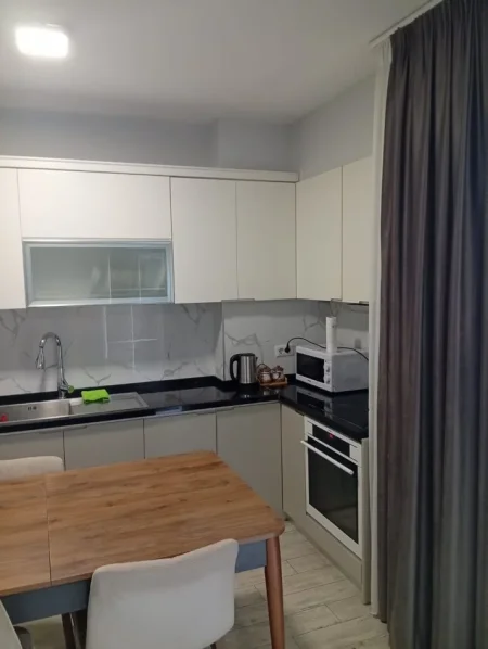 Jepet me Qera Apartament 1+1 ne 5 Maji ,pas Concordit,  500 €URO