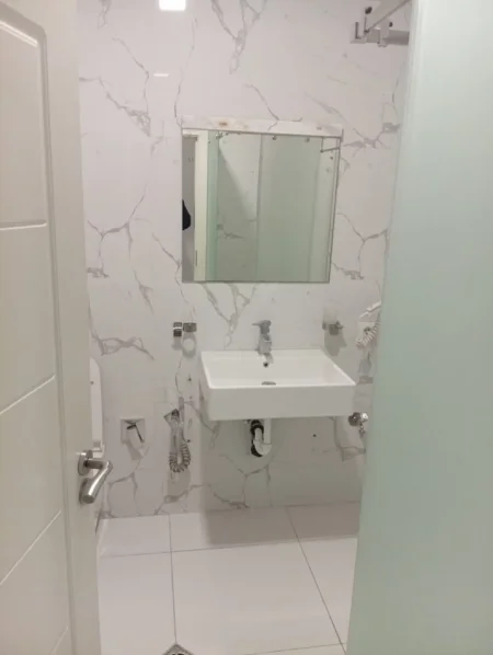 Jepet me Qera Apartament 1+1 ne 5 Maji ,pas Concordit,  500 €URO