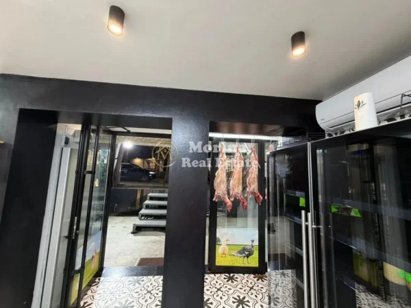 Tirane, jepet me qera ambjent biznesi Kati 1, 45 m² 1.700 € (Rruga Ferit Xhajko)