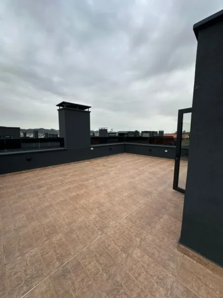 Tirane, jepet me qera Vile 2 Katshe , 225 m² 3.500 € (vila roses)