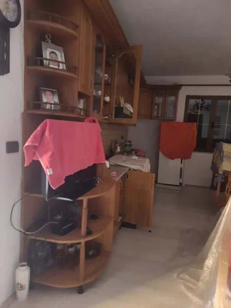 Tirane, jepet me qera apartament 2+1 Kati 2, 120 m² 500 € (kamez)