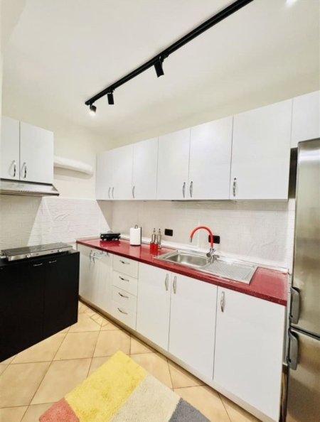 Tirane, jepet me qera apartament 1+1 Kati 3, 65 m² 600 € (Pranë Stadiumit Dinamo)