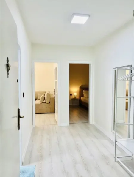 Tirane, jepet me qera apartament 1+1 Kati 3, 65 m² 600 € (Pranë Stadiumit Dinamo)