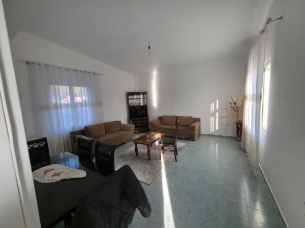 Tirane, shes shtepi 1+1 Kati 0, 100 m² 73.000 € (Ndroq)