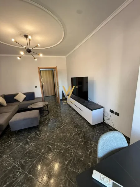 Tirane, jepet me qera apartament 2+1+Ballkon Kati 6, 110 m² 800 € (RRUGA E ELBASANIT)