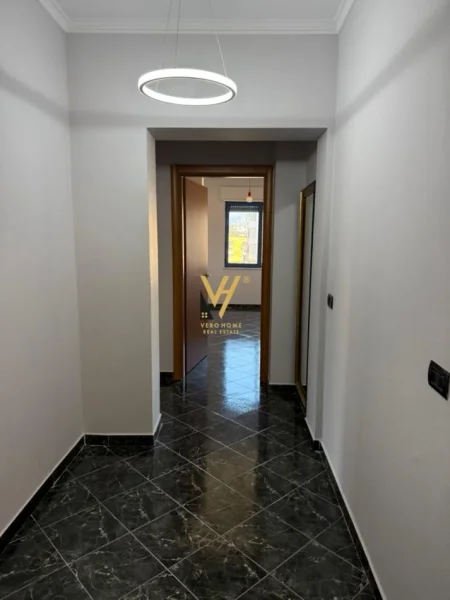 Tirane, jepet me qera apartament 2+1+Ballkon Kati 6, 110 m² 800 € (RRUGA E ELBASANIT)