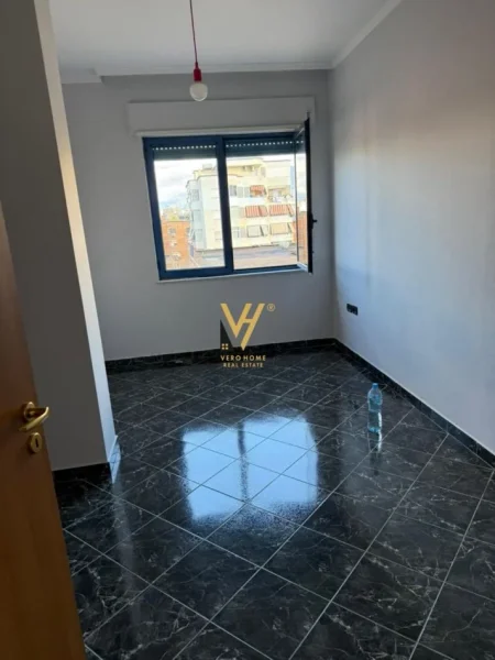 Tirane, jepet me qera apartament 2+1+Ballkon Kati 6, 110 m² 800 € (RRUGA E ELBASANIT)