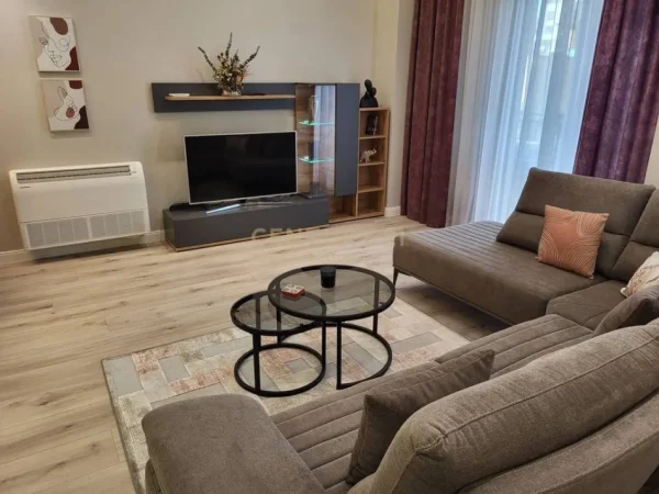 Tirane, jepet me qera apartament 2+1 Kati 4, 120 m² 900 € (pazari i ri)