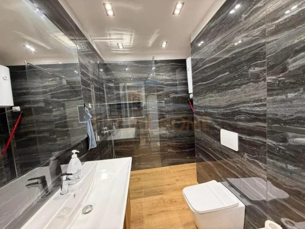 Tirane, jepet me qera apartament 2+1 Kati 5, 136 m² 1.000 € (21 DHJETORI)