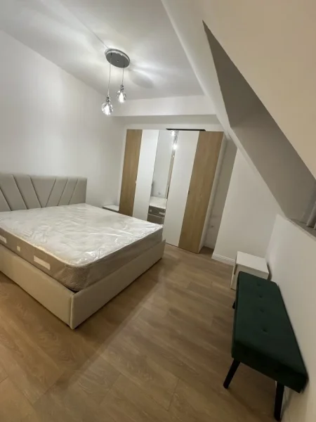 Tirane, jepet me qera apartament duplex 3+1+Aneks+Ballkon Kati 5, 150 m² (Rr Sina)