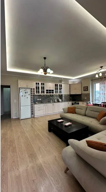 Tirane, jepet me qera apartament 2+1 Kati 8, 116 m² 850 € (pazari i ri)