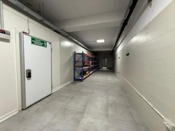 Tirane, jepet me qera magazine Kati 0, 1.200 m² 6.000 € 