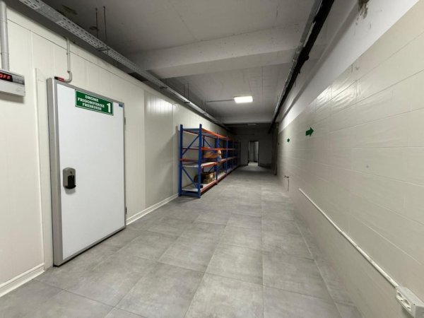 Tirane, jepet me qera magazine Kati 0, 1.200 m² 6.000 € 