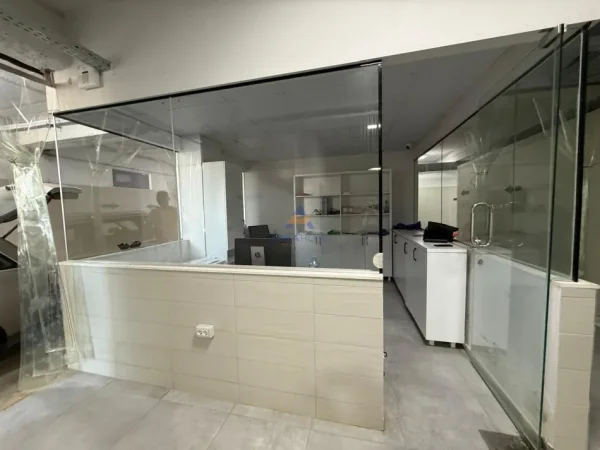 Tirane, jepet me qera magazine Kati 0, 1.200 m² 6.000 € 