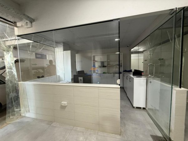 Tirane, jepet me qera magazine Kati 0, 1.200 m² 6.000 € 