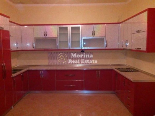 Tirane, shitet Vile 3 Katshe , 279 m² 130.000 € (Kombinat)