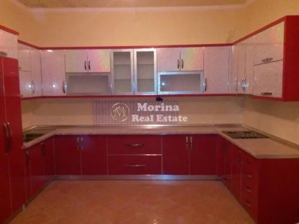 Tirane, shitet Vile 3 Katshe , 279 m² 130.000 € (Kombinat)