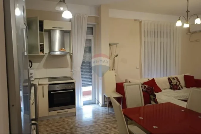 Tirane, jepet me qera apartament 2+1+Ballkon Kati 2, 81 m² 750 € (Rruga e Kavajes)