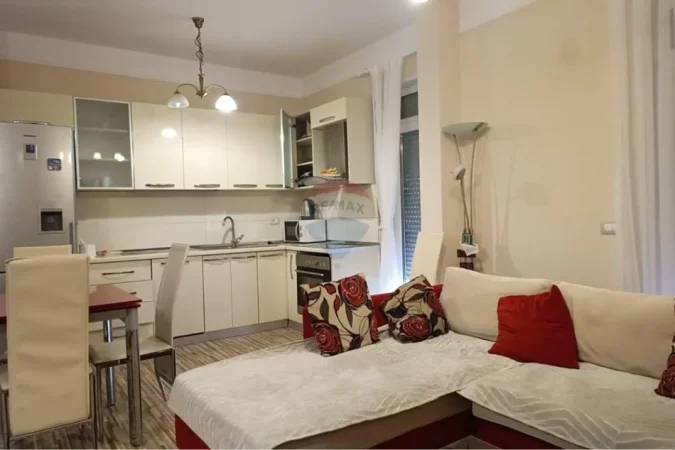 Tirane, jepet me qera apartament 2+1+Ballkon Kati 2, 81 m² 750 € (Rruga e Kavajes)