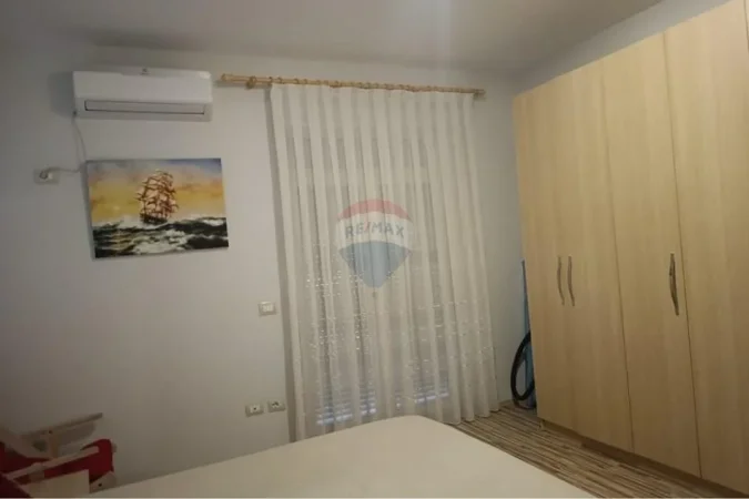 Tirane, jepet me qera apartament 2+1+Ballkon Kati 2, 81 m² 750 € (Rruga e Kavajes)