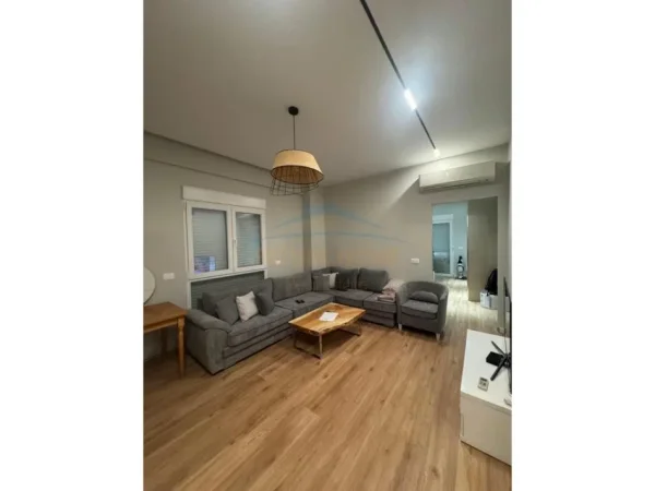 Tirane, jepet me qera apartament 1+1 Kati 1, 550 € 