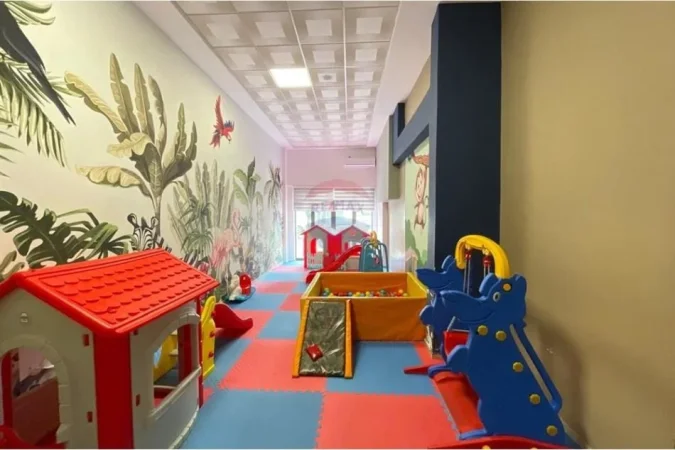 Vlore, shitet bar-kafe Kati 0, 210 m² (Rruga Dush Strati, pranë Zjarrfikëses)