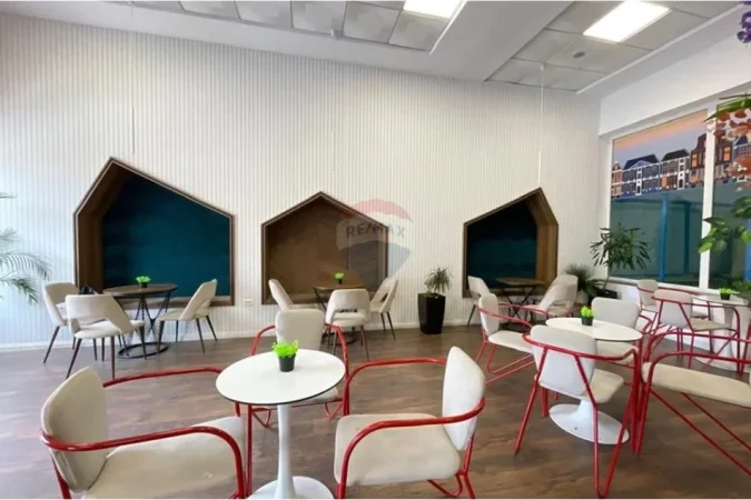 Vlore, shitet bar-kafe Kati 0, 210 m² (Rruga Dush Strati, pranë Zjarrfikëses)