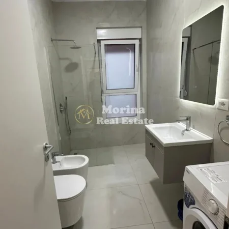 Tirane, jepet me qera apartament 1+1 Kati 3, 65 m² 430 € (Ali Demi)