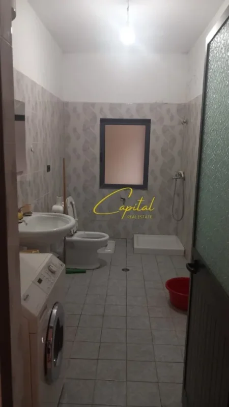 Tirane, jepet me qera apartament 2+1 Kati 1, 120 m² 350 € (SPITALI AMERIKAN 3)