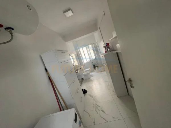 Tirane, jepet me qera apartament Kati 6, 100 m² 900 € (bllok)