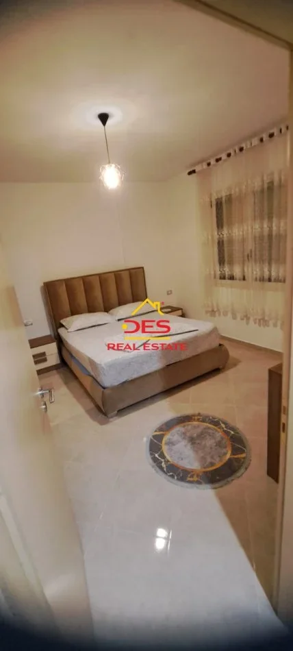 Vlore, jepet me qera apartament 1+1+Ballkon Kati 8, 70 m² 400 € (Lungomare)