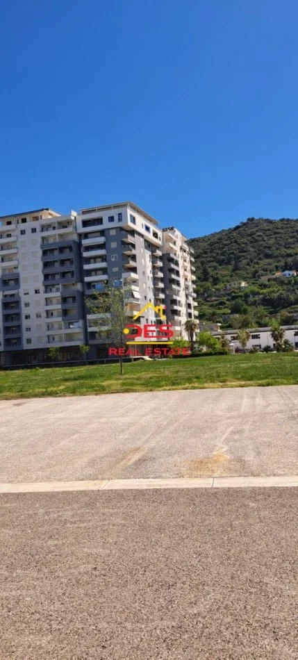 Vlore, jepet me qera apartament 1+1+Ballkon Kati 8, 70 m² 400 € (Lungomare)