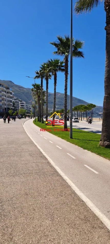 Vlore, jepet me qera apartament 1+1+Ballkon Kati 8, 70 m² 400 € (Lungomare)