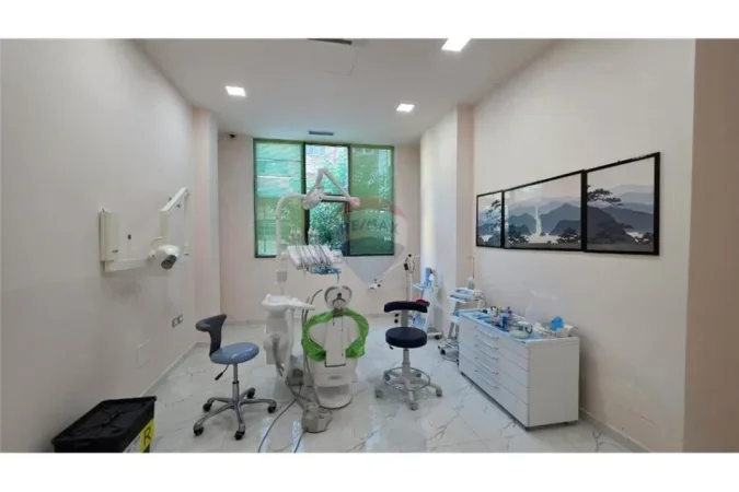 Vlore, shitet ambjent biznesi , 165 m² 350.000 € (Rruga Hajredin Haxhiraj, pranë Gjimnazit “Ali Demi”)