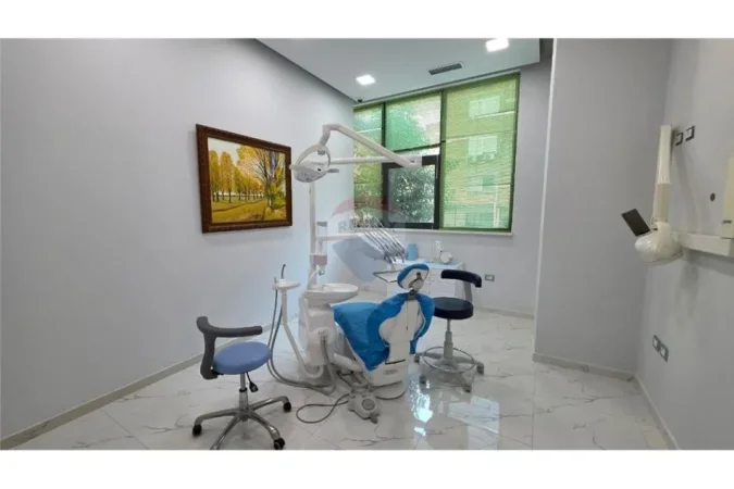 Vlore, shitet ambjent biznesi , 165 m² 350.000 € (Rruga Hajredin Haxhiraj, pranë Gjimnazit “Ali Demi”)