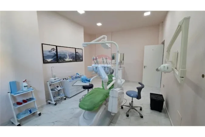 Vlore, shitet ambjent biznesi , 165 m² 350.000 € (Rruga Hajredin Haxhiraj, pranë Gjimnazit “Ali Demi”)