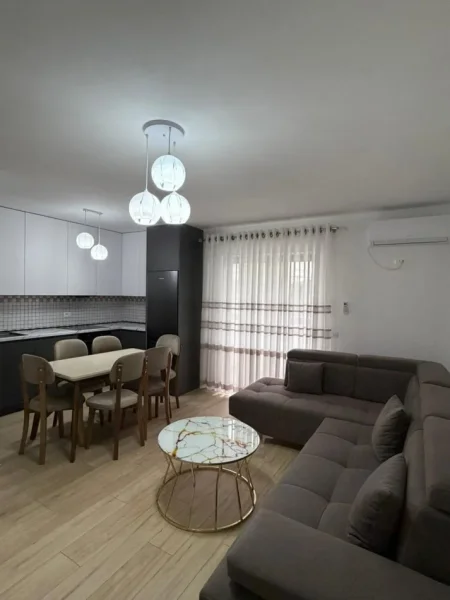 Tirane, jepet me qera apartament 1+1+Ballkon Kati 2, 70 m² 500 € (Rruga Irfan Tomini, Tiranë e Re)
