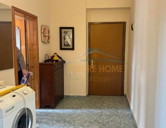 Tirane, jepet me qera apartament 2+1 Kati 3, 60 m² 500 € (selvia)