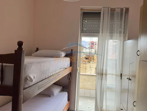 Tirane, jepet me qera apartament 2+1 Kati 3, 60 m² 500 € (selvia)