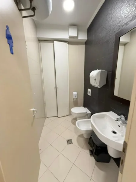 Tirane, jepet me qera zyre , 187 m² 