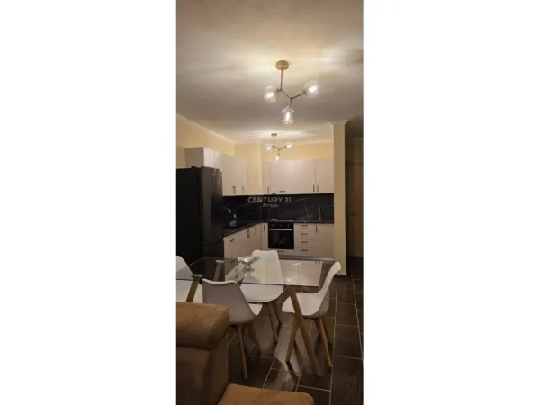 Tirane, jepet me qera apartament Kati 6, 118 m² 500 € (Yzberisht)