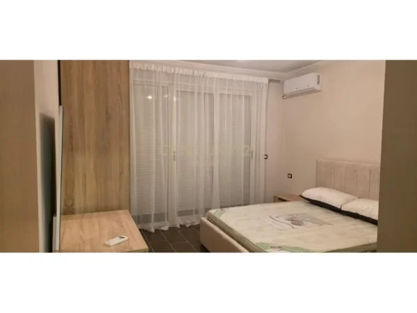 Tirane, jepet me qera apartament Kati 6, 118 m² 500 € (Yzberisht)