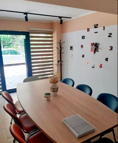 Tirane, shitet dyqan Kati 0, 41 m² 105.000 € (MYSLYM SHYRI)