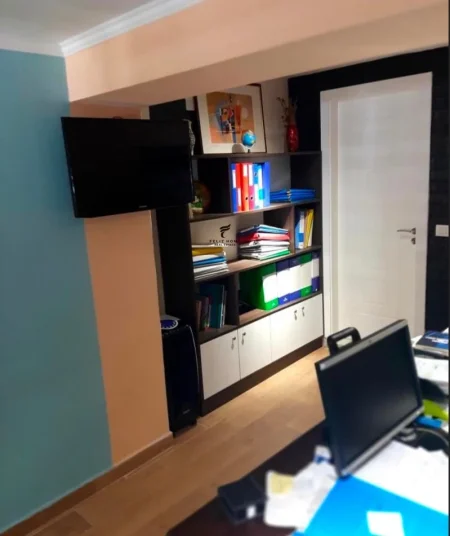 Tirane, shitet dyqan Kati 0, 41 m² 105.000 € (MYSLYM SHYRI)