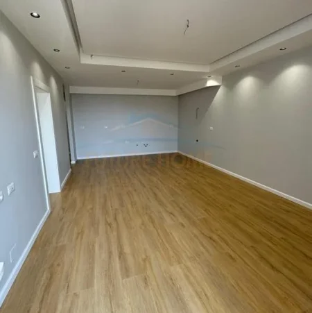 Tirane, shitet apartament 3+1 Kati 2, 137 m² 175.000 € (Rruga dalip topi)