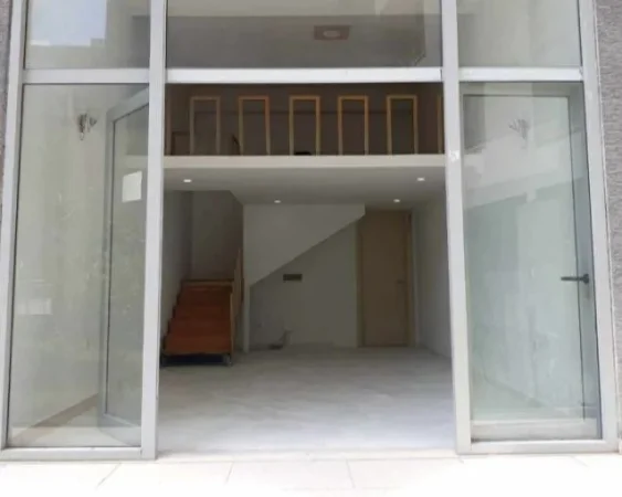 Tirane, jepet me qera ambjent biznesi Kati 0, 40 m² 150 € (astir)