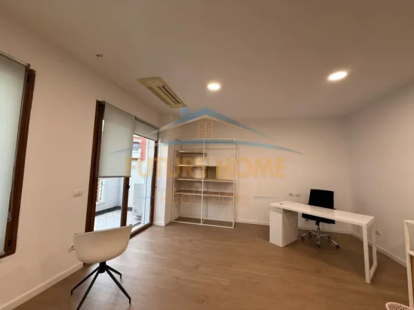 Tirane, jepet me qera zyre Kati 6, 180 m² 3.100 € (BULEVARDI GJERGJ FISHTA)