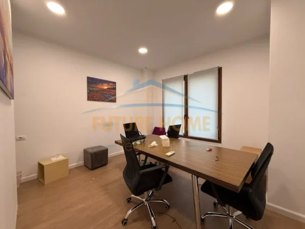 Tirane, jepet me qera zyre Kati 6, 180 m² 3.100 € (BULEVARDI GJERGJ FISHTA)