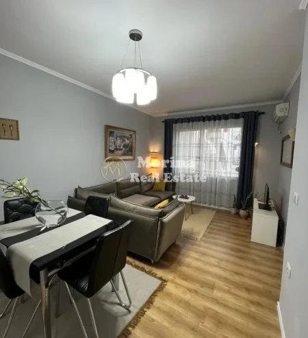 Tirane, jepet me qera apartament 2+1 Kati 3, 70 m² 700 € (Selvia)